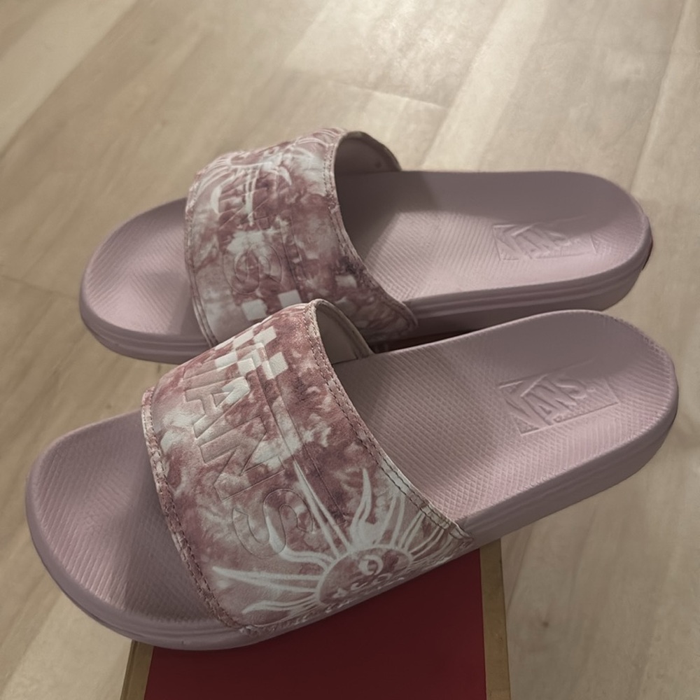 Vans - Picture 2 of 7